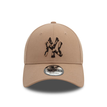 This is a New York Yankees Seasonal Infill Beige 9FORTY Adjustable Cap 2