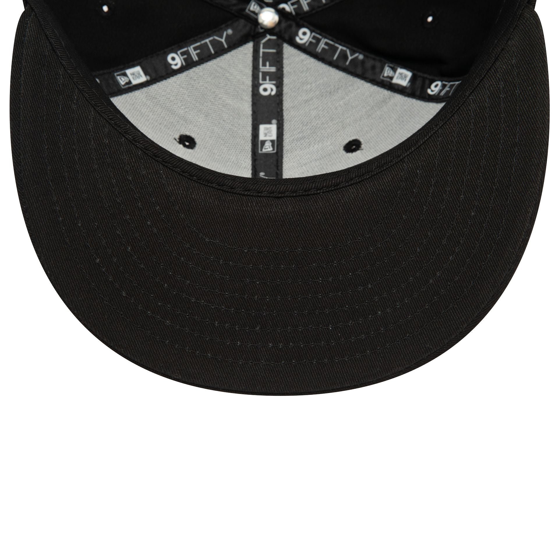 This is a Las Vegas Raiders Monochrome Black 9FIFTY Snapback Cap 5