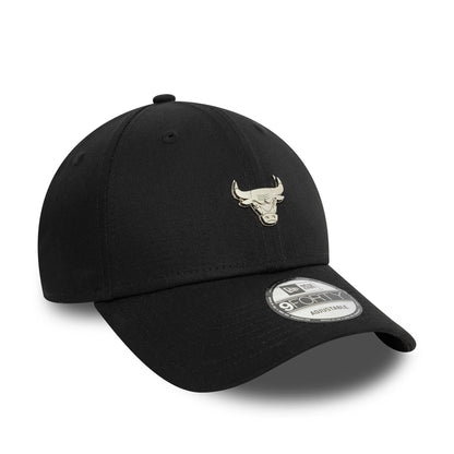 This is a Chicago Bulls Metallic Pin Black 9FORTY Adjustable Cap 4