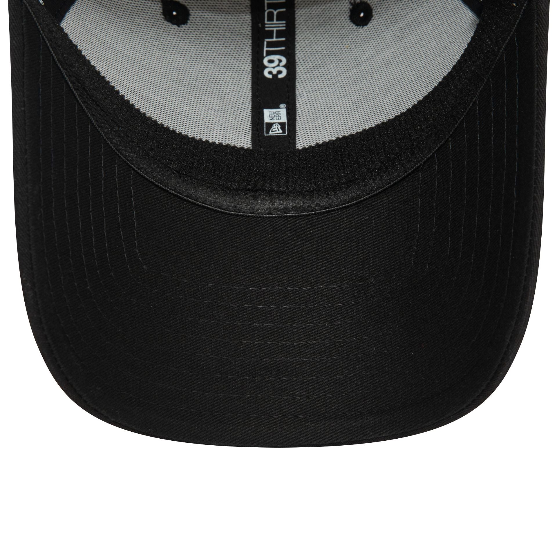 This is a New York Yankees Monochrome Black 39THIRTY Stretch Fit Cap 5