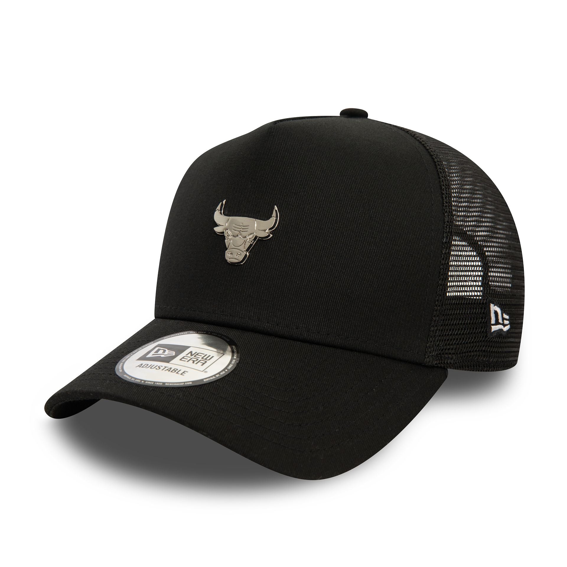 This is a Chicago Bulls Metallic Black 9FORTY E-Frame Adjustable Trucker Cap 1