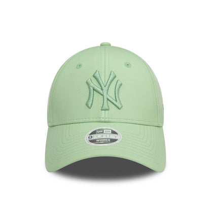 This is a New York Yankees Womens Pu Leather Green 9FORTY Adjustable Cap 3