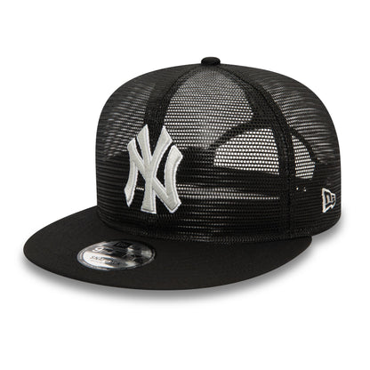 This is a New York Yankees Embroidered Mesh Black 9FIFTY Snapback Cap 1