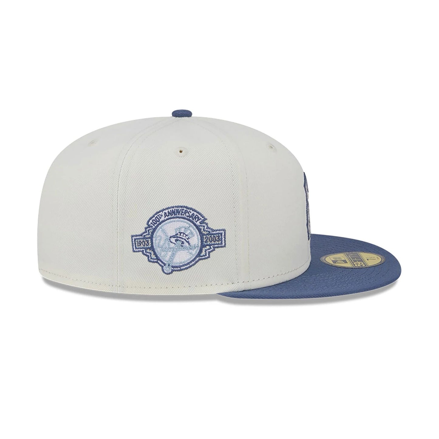 This is a New York Yankees Wavy Chainstitch White 59FIFTY Fitted Cap 6