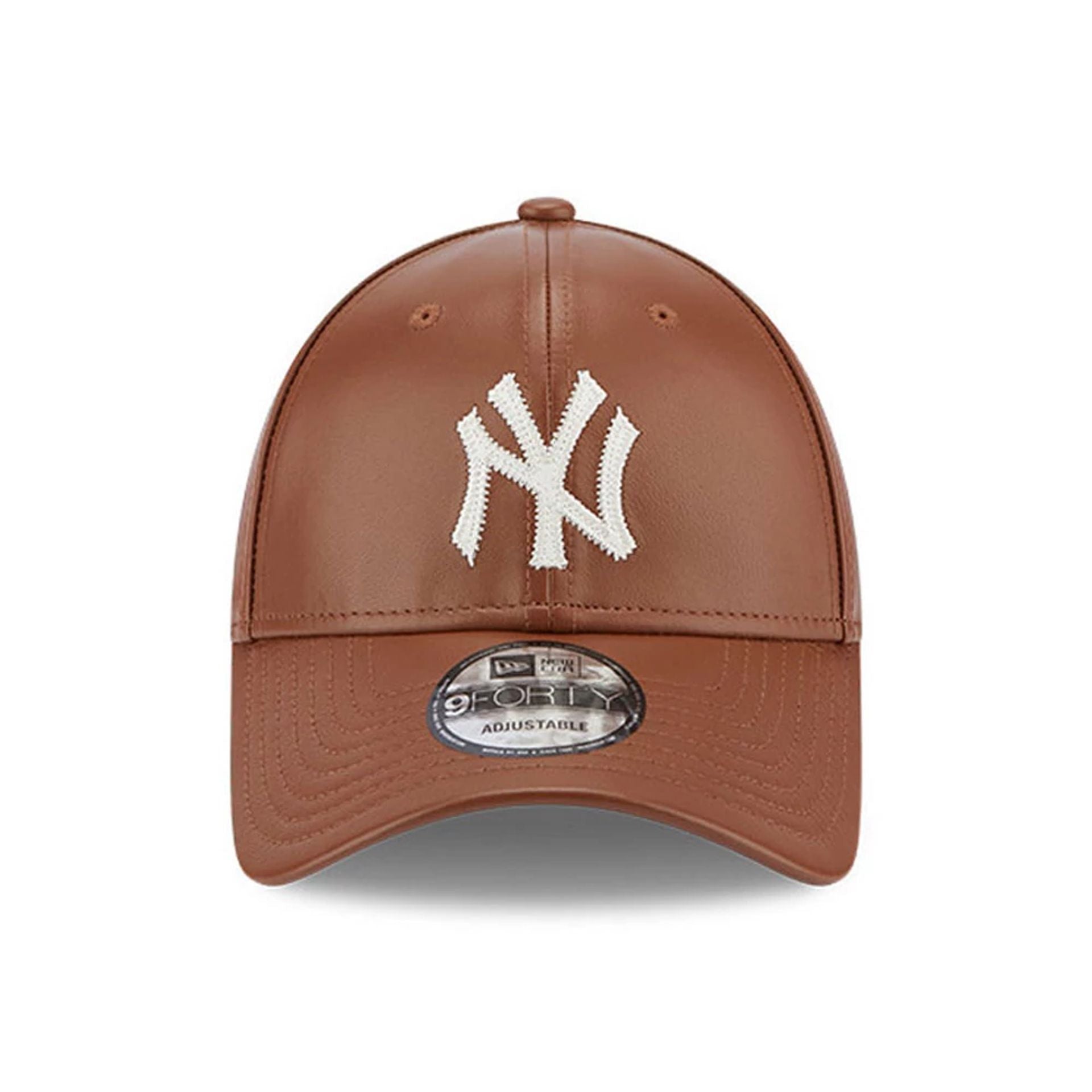 This is a New York Yankees MLB Leather Brown 9FORTY Adjustable Cap 3