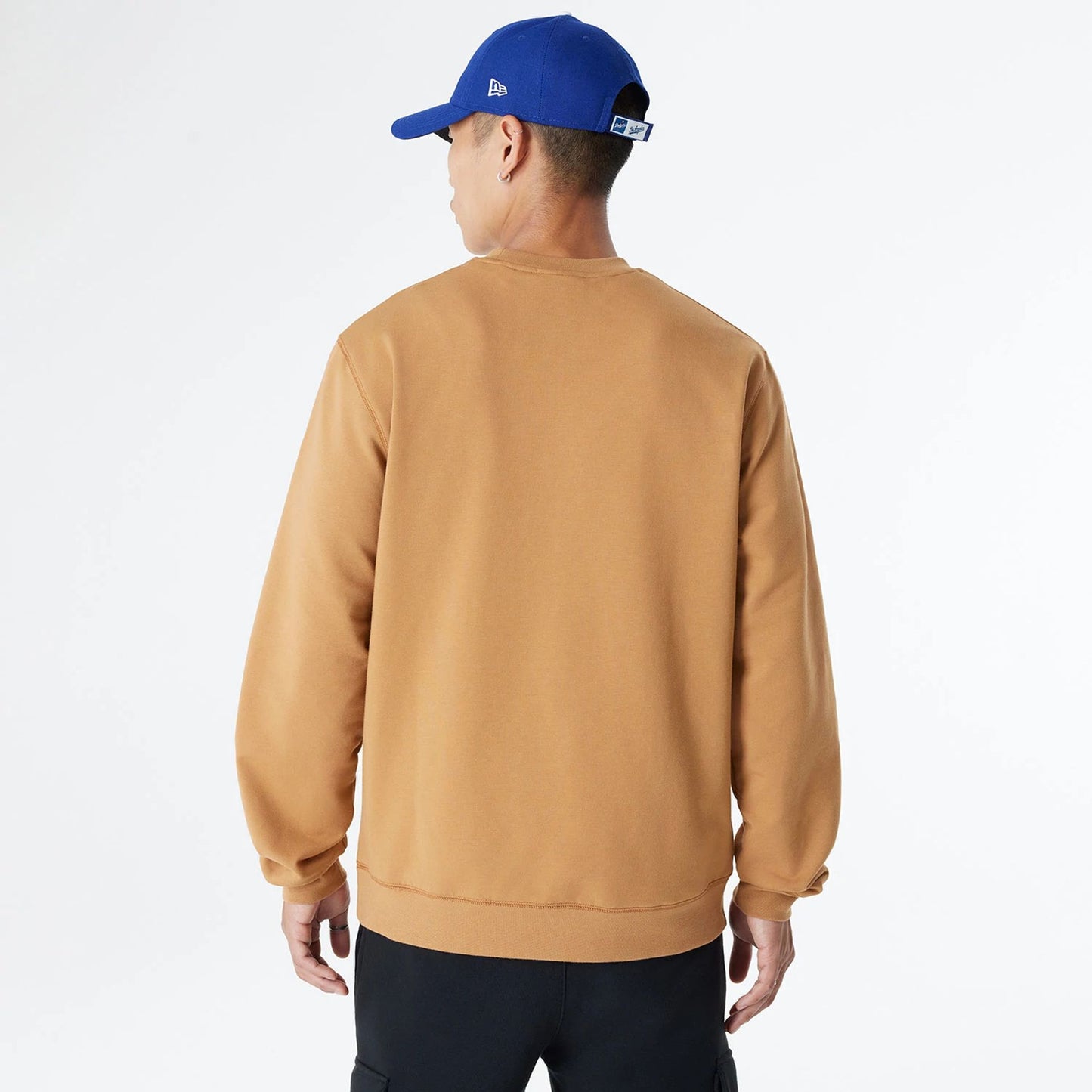 The Male model is wearing LA Dodgers MLB Logo Select Beige Crew Neck Sweater 2