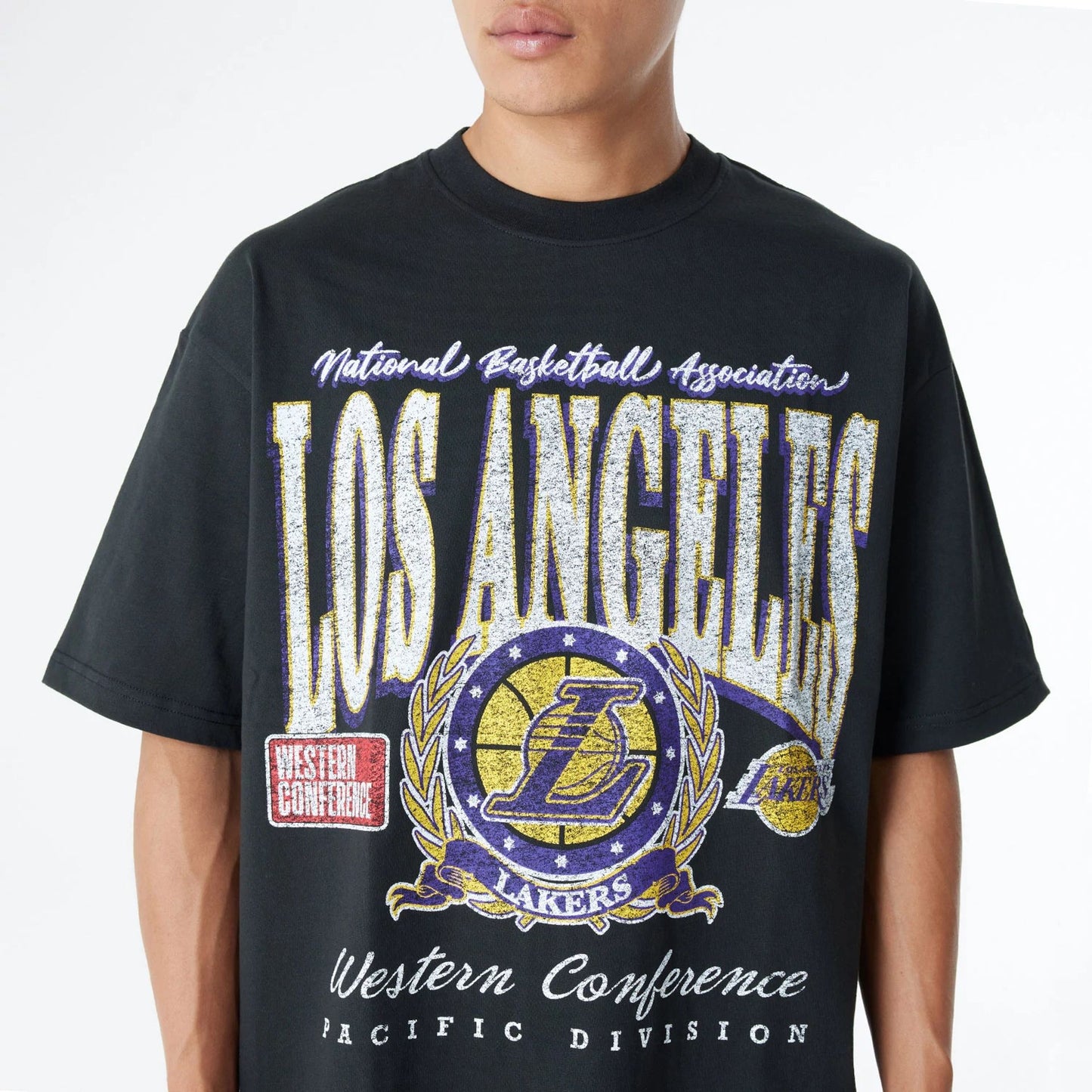 The Male model is wearing LA Lakers Oversized Essential Black Oversized T-Shirt 3