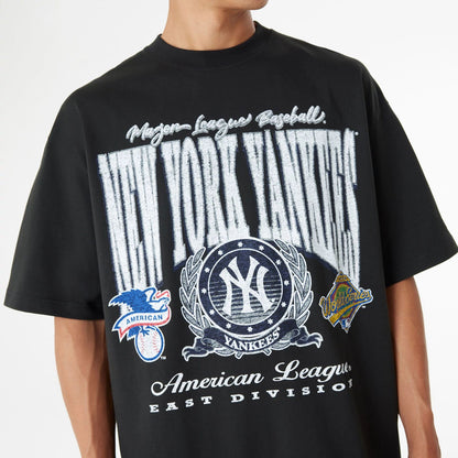 The Male model is wearing New York Yankees Oversized Essential Black Oversized T-Shirt 3