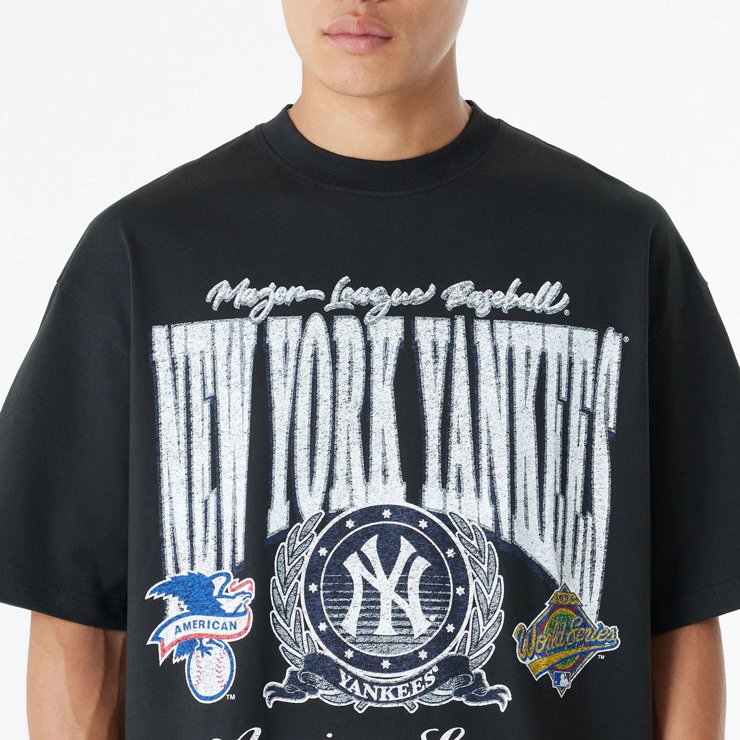 The Male model is wearing New York Yankees Oversized Essential Black Oversized T-Shirt 5