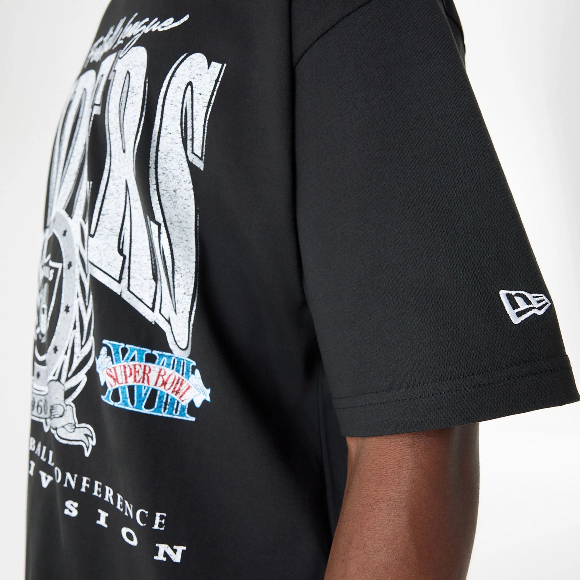 The Male model is wearing Las Vegas Raiders Oversized Essential Black Oversized T-Shirt 4