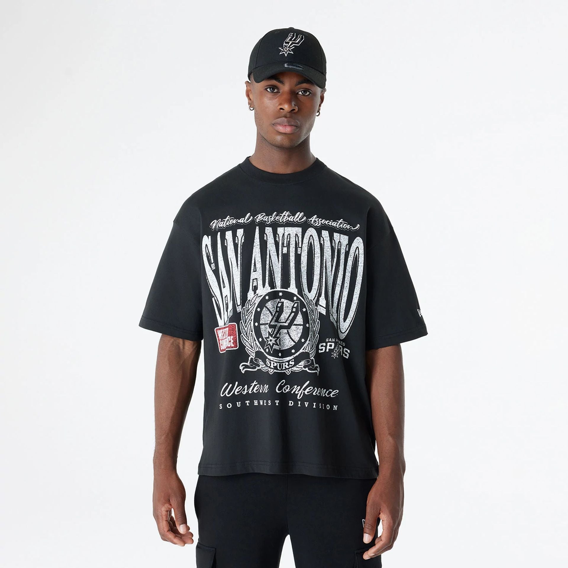 The Male model is wearing San Antonio Spurs Oversized Essential Black Oversized T-Shirt 1