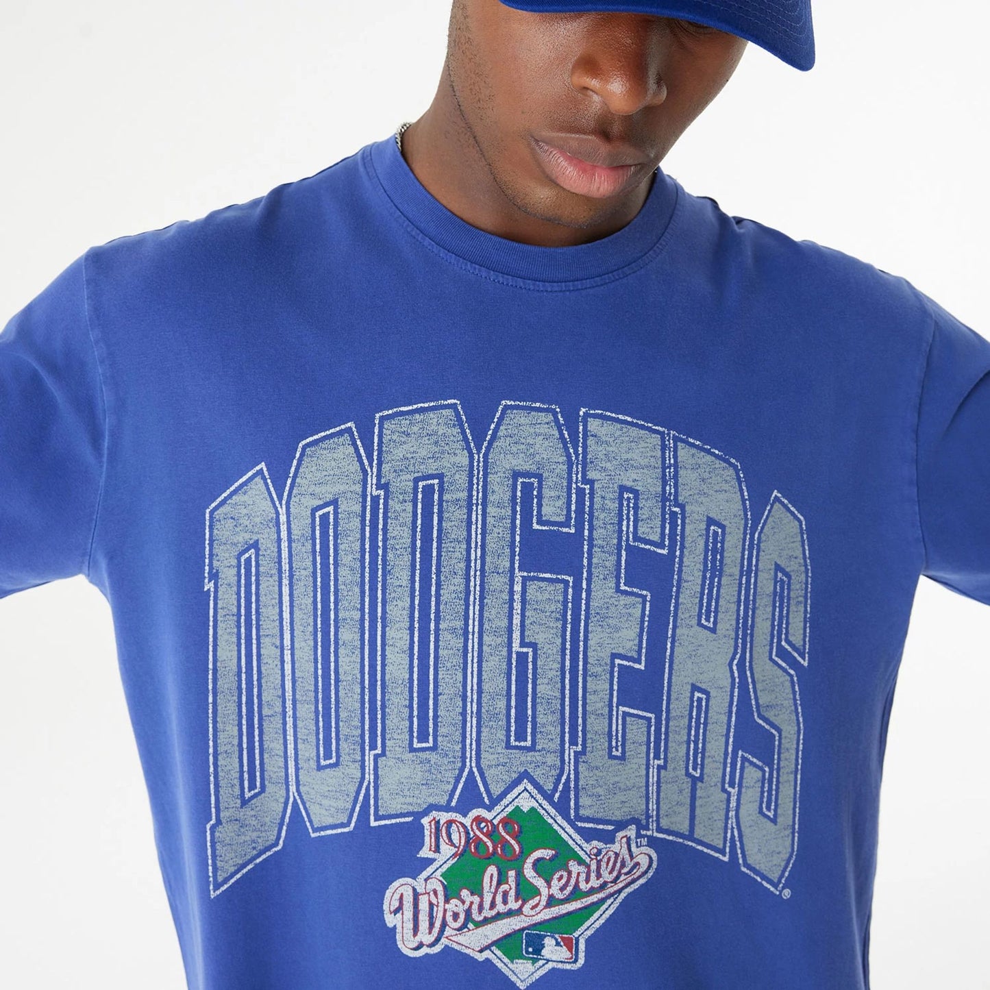 The Male model is wearing LA Dodgers Oversized Essential Dark Blue Oversized Long Sleeve T-Shirt 5