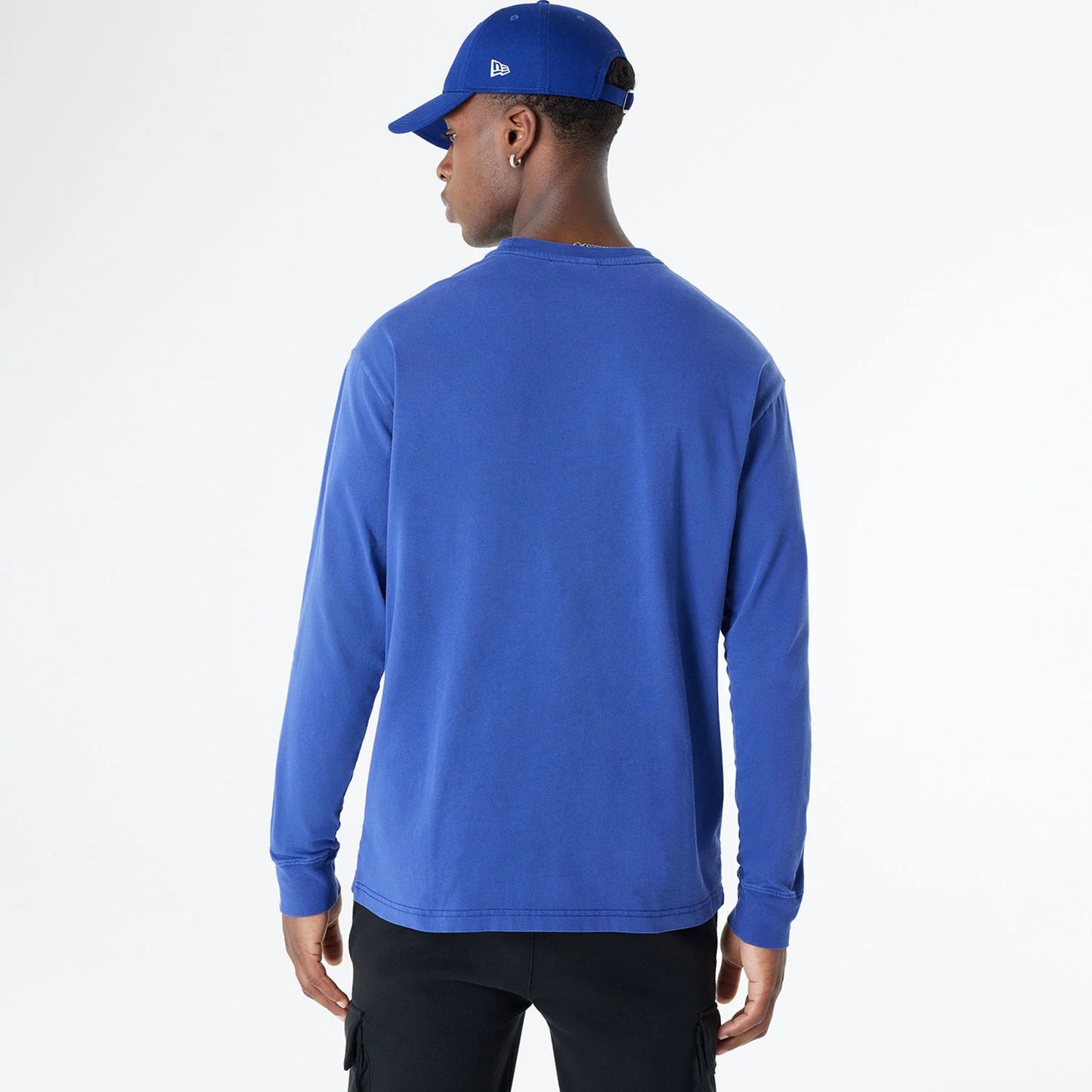 The Male model is wearing LA Dodgers Oversized Essential Dark Blue Oversized Long Sleeve T-Shirt 2