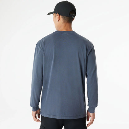 The Male model is wearing New York Yankees Oversized Essential Navy Oversized Long Sleeve T-Shirt 2