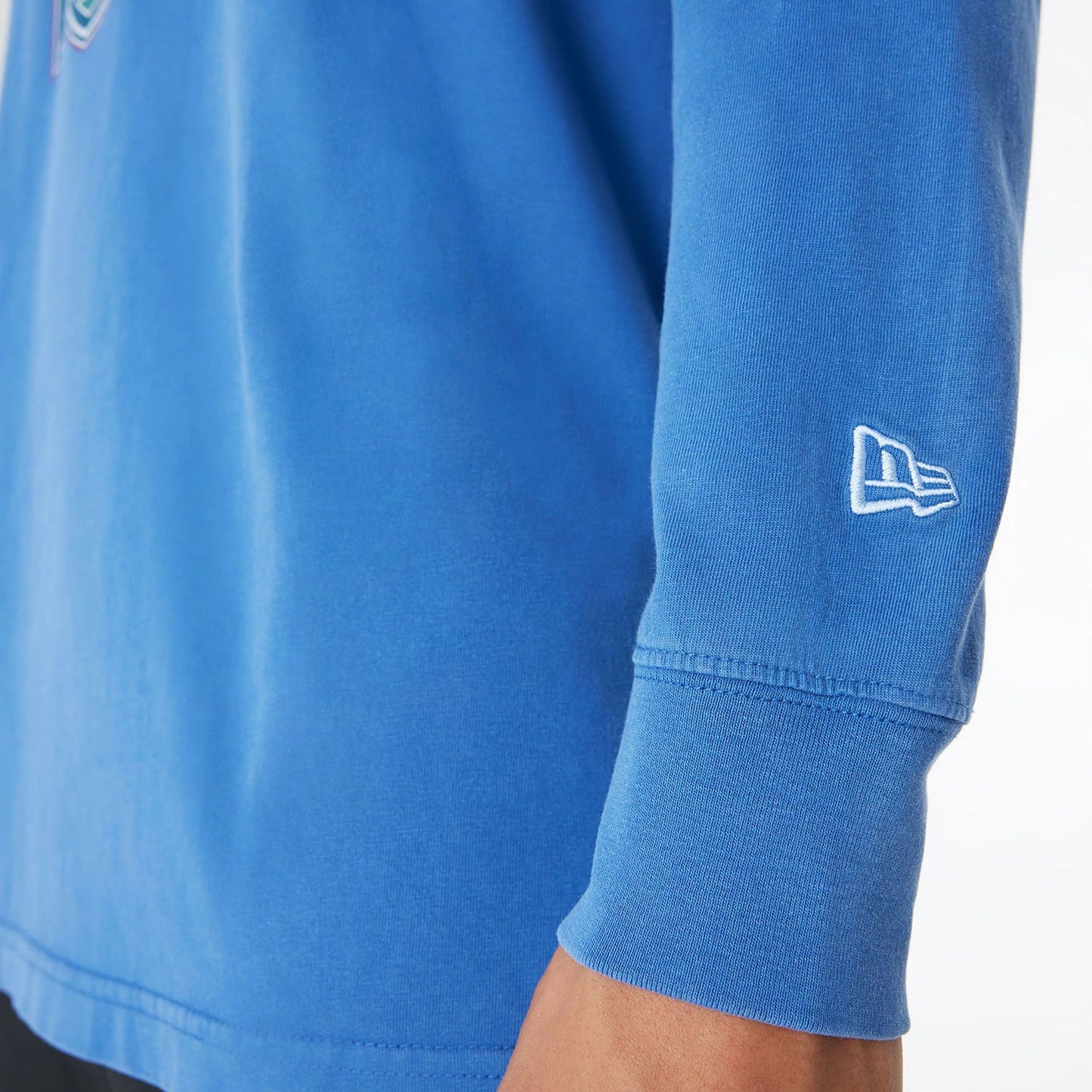 The Male model is wearing Buffalo Bills Oversized Essential Blue Oversized Long Sleeve T-Shirt 4