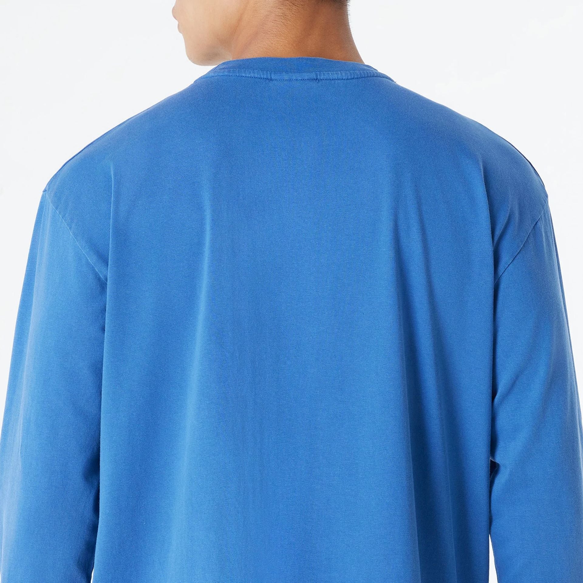 The Male model is wearing Buffalo Bills Oversized Essential Blue Oversized Long Sleeve T-Shirt 7