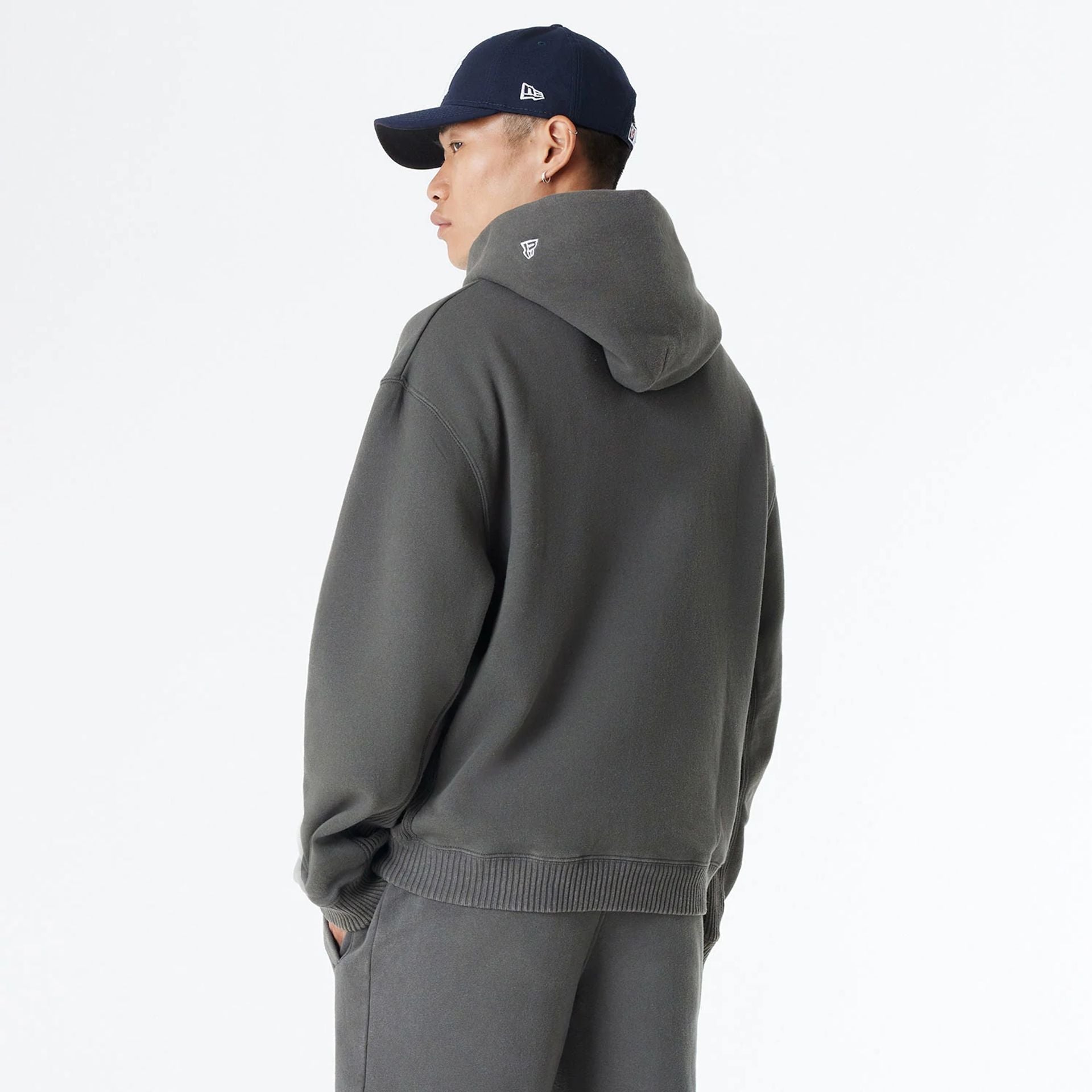 The Male model is wearing New York Yankees Oversized Essential Dark Grey Oversized Pullover Hoodie 7