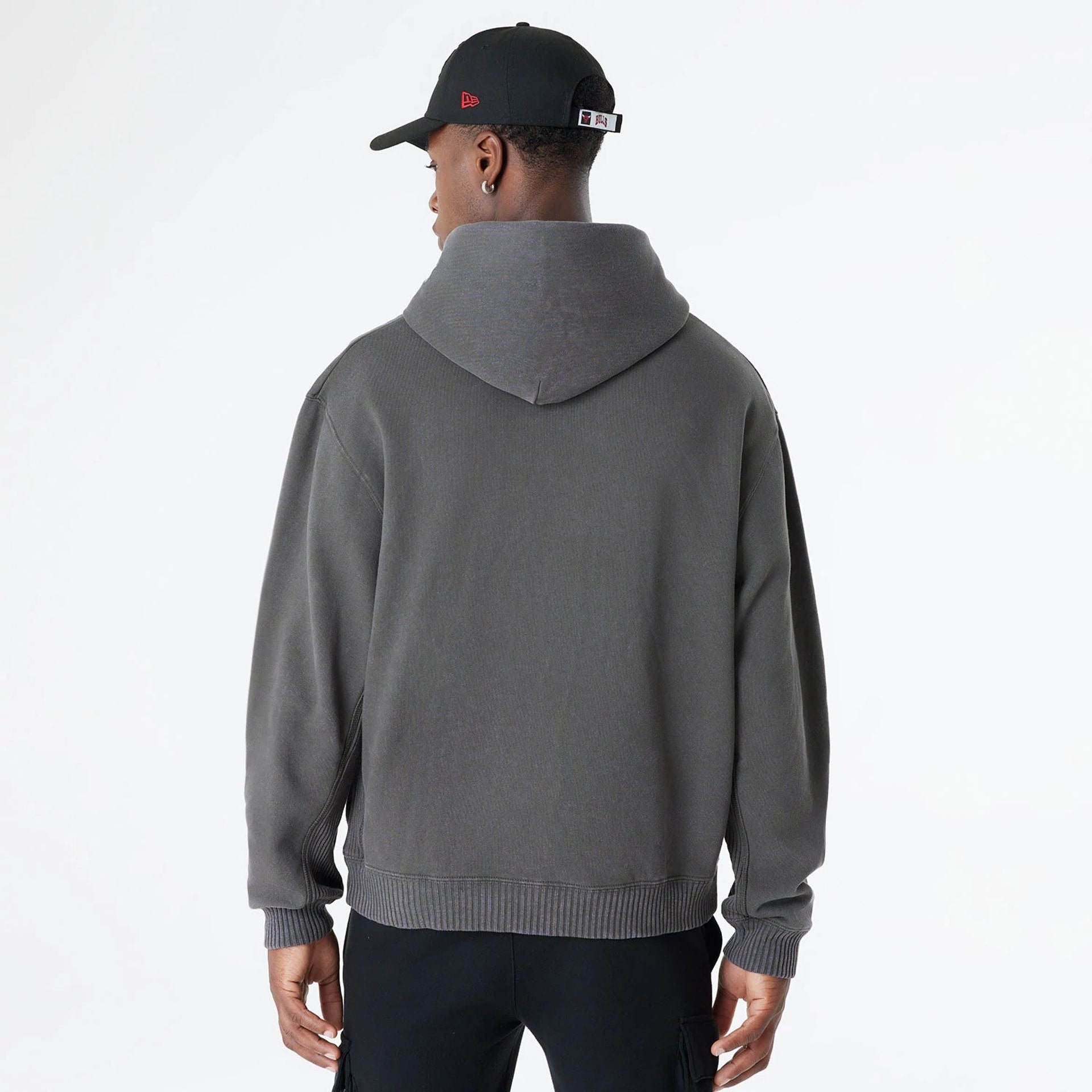 The Male model is wearing Chicago Bulls Oversized Essential Dark Grey Oversized Pullover Hoodie 2