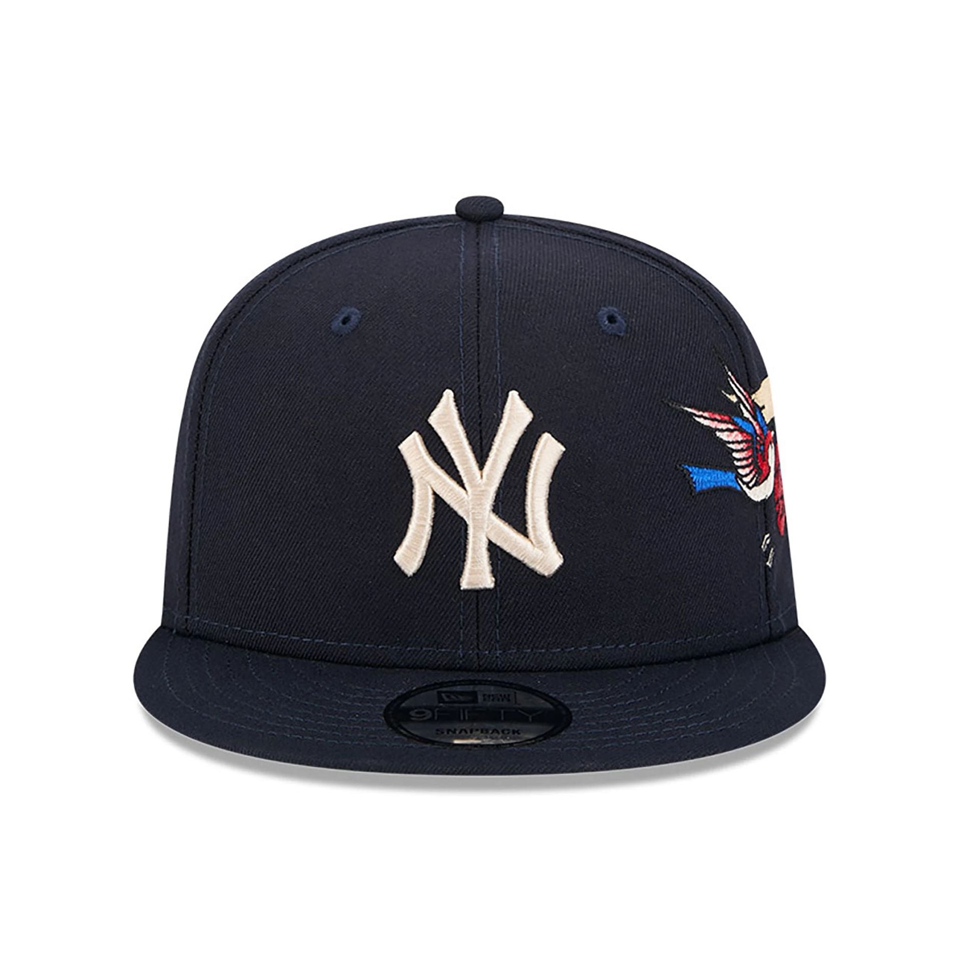 This is a New York Yankees City Art Black 9FIFTY Snapback Cap 3