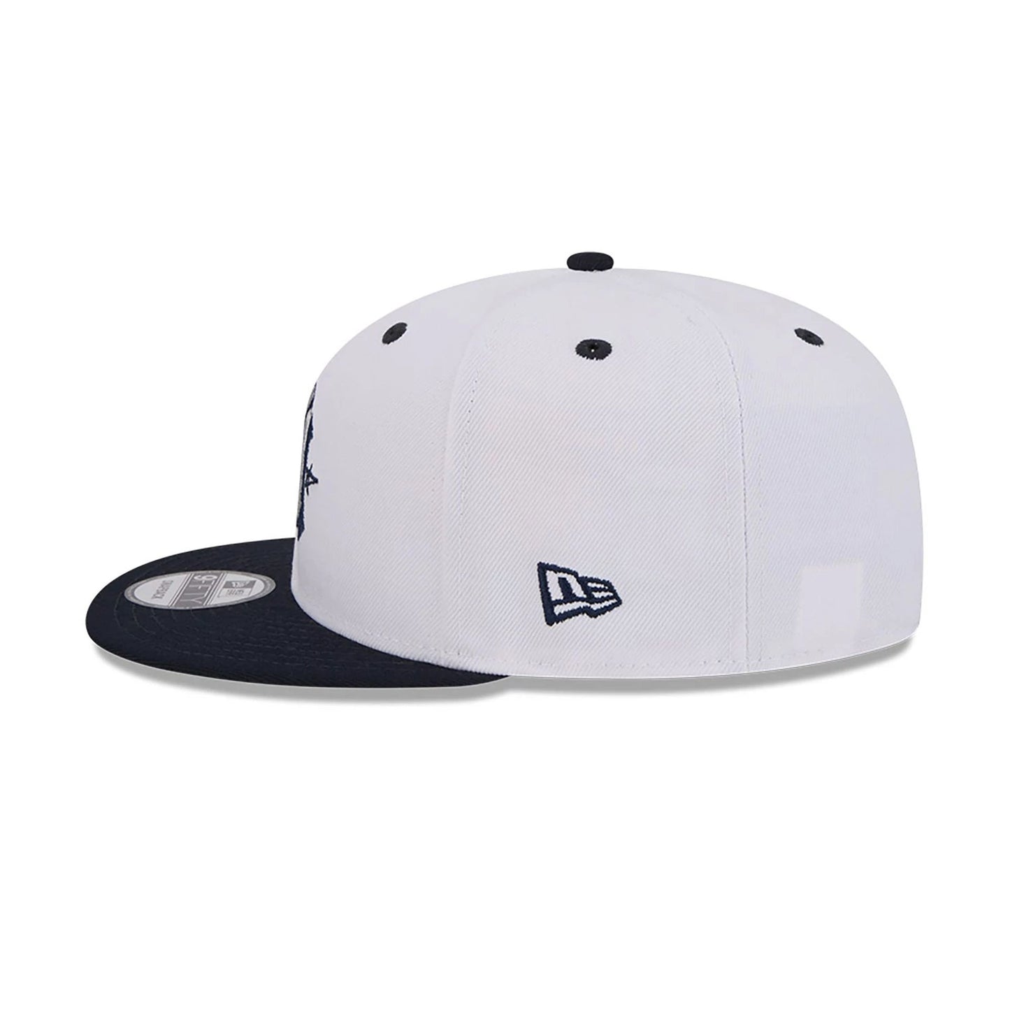 This is a New York Yankees Official Doodles White 9FIFTY Snapback Cap 7