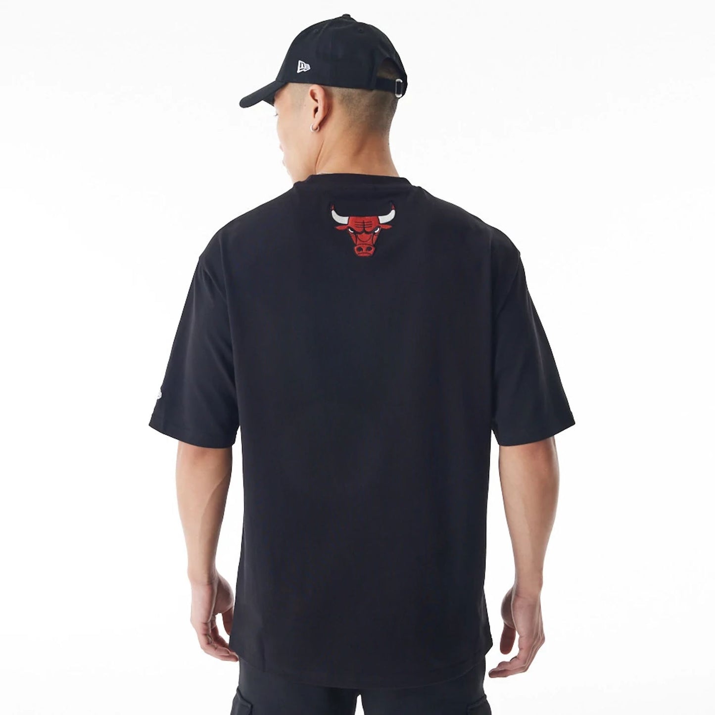 The Male model is wearing Chicago Bulls NBA Lifestyle Black T-Shirt  4