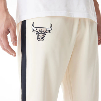 The Male model is wearing Chicago Bulls NBA Lifestyle Light Beige Straight Joggers  6