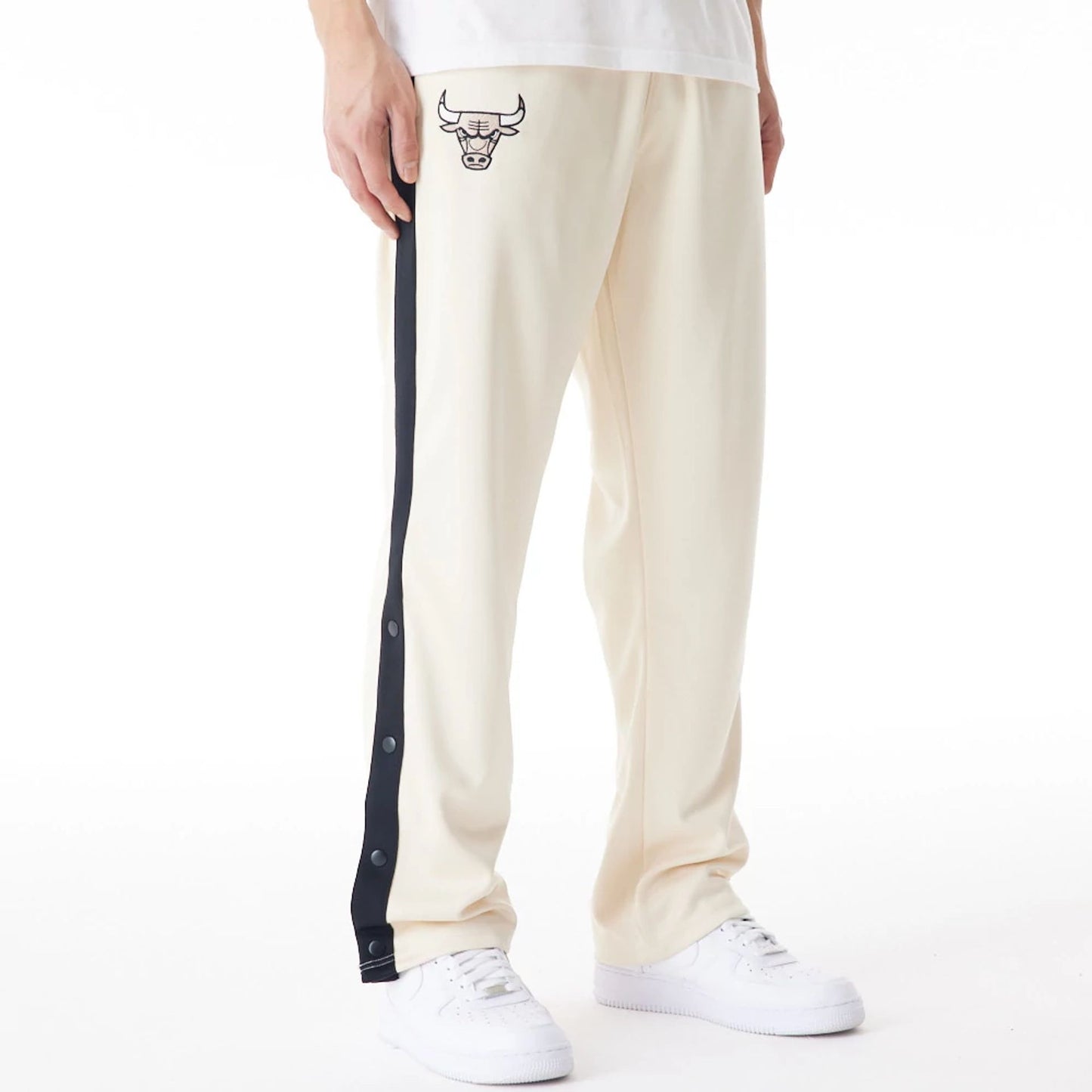 The Male model is wearing Chicago Bulls NBA Lifestyle Light Beige Straight Joggers  1