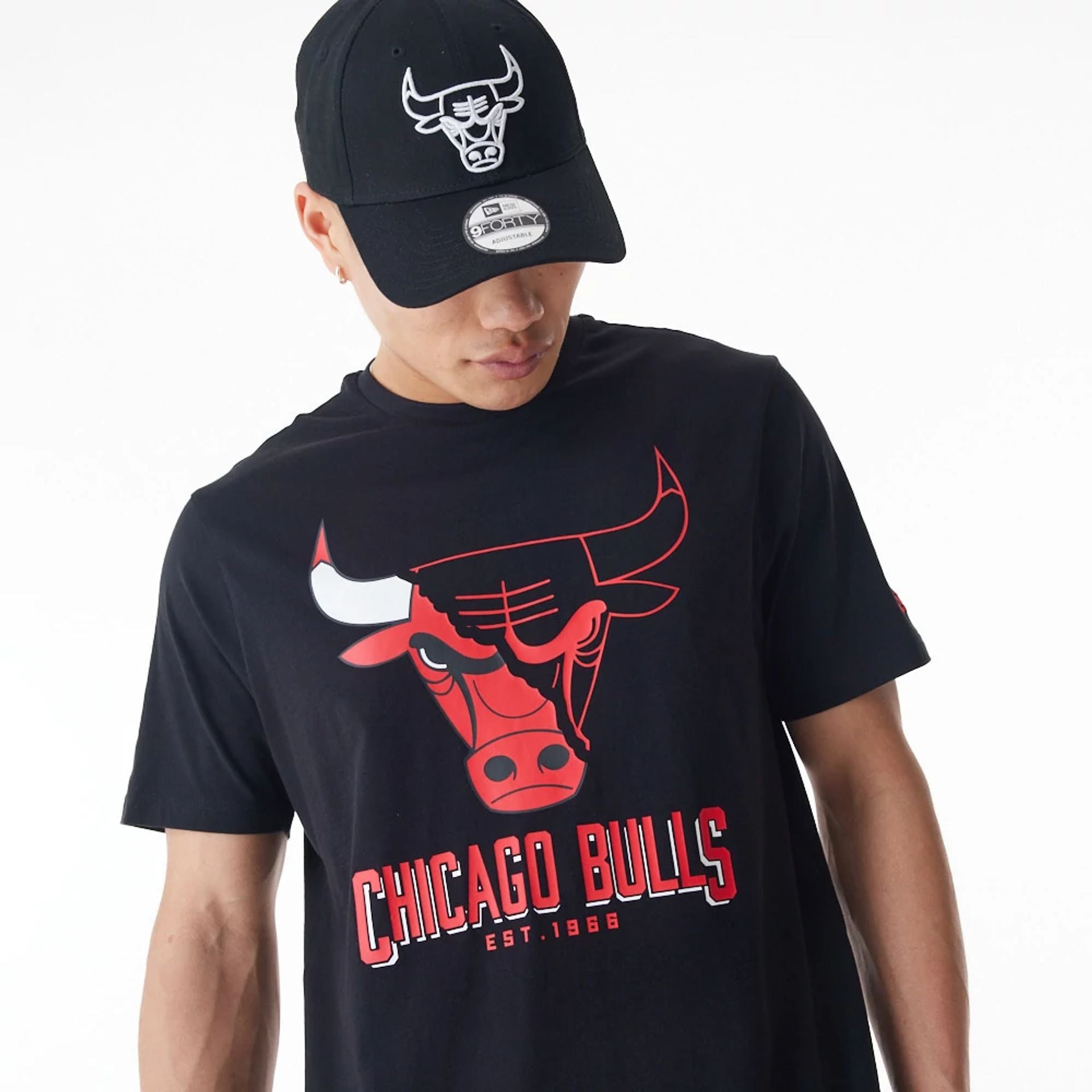 The Male model is wearing Chicago Bulls NBA Logo Graphic Black T-Shirt 2