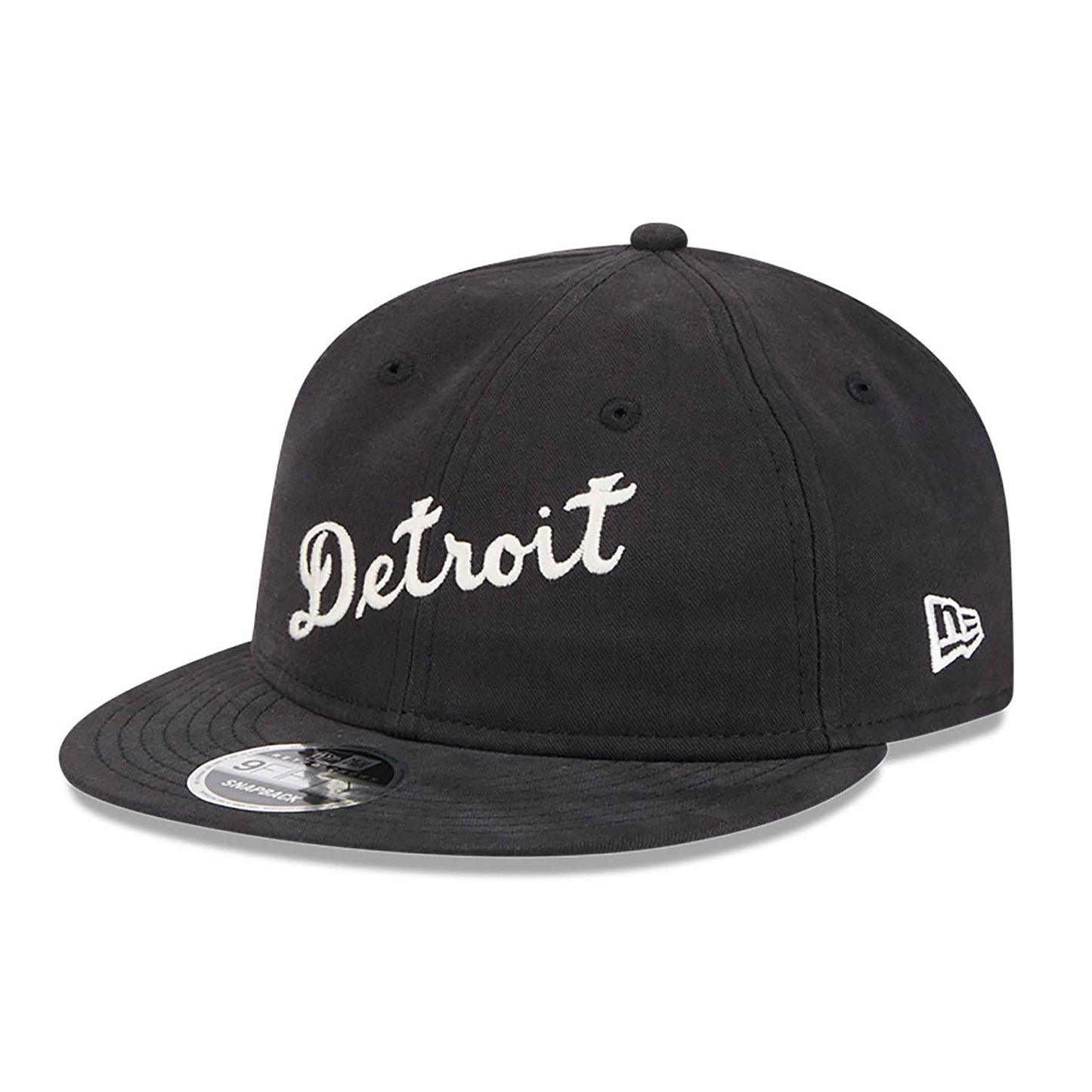 This is a Detroit Tigers Vintage Black Retro Crown 9FIFTY Strapback Cap 1