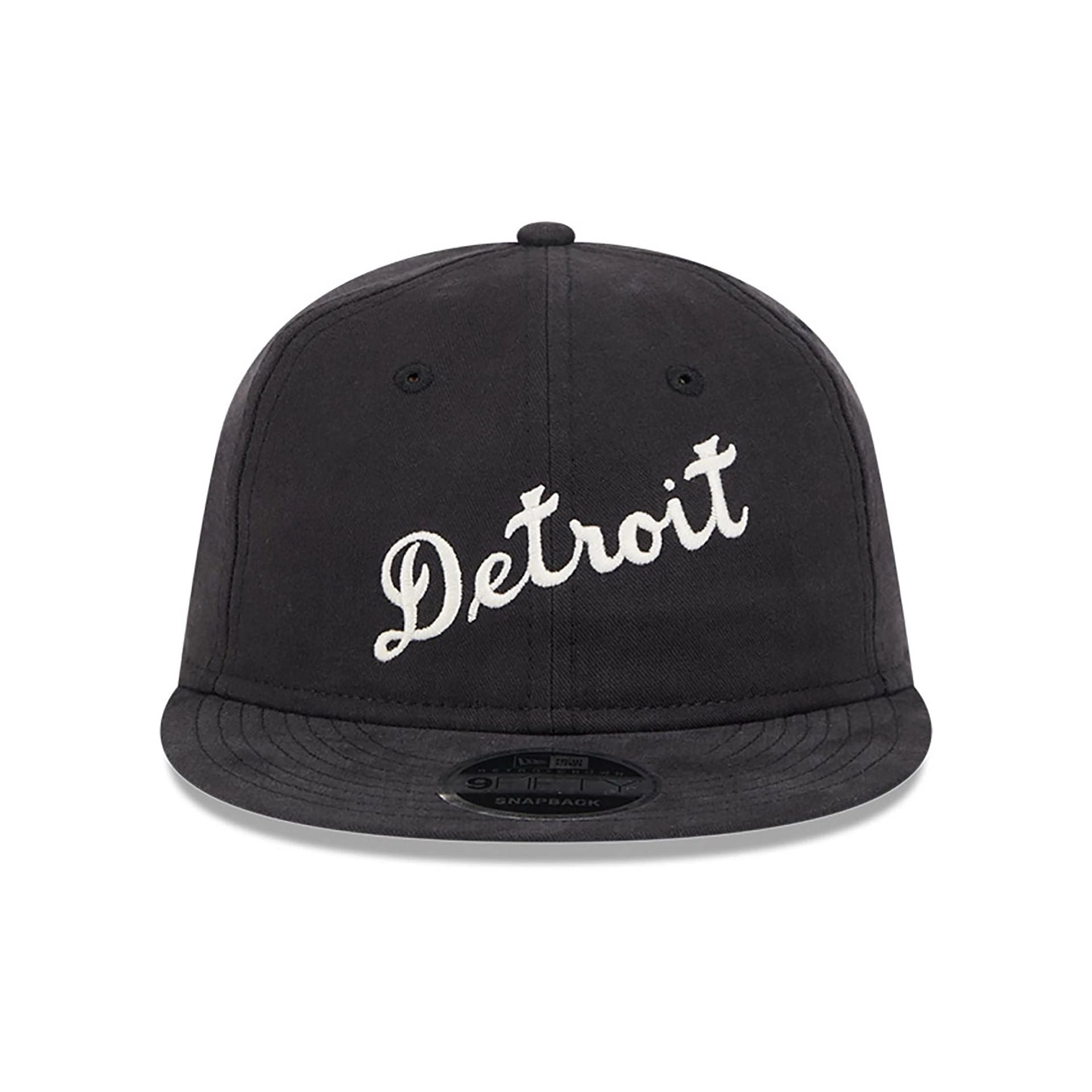 This is a Detroit Tigers Vintage Black Retro Crown 9FIFTY Strapback Cap 7