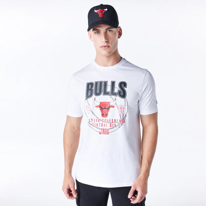 The Male model is wearing Chicago Bulls NBA Wordmark Graphic White T-Shirt 1