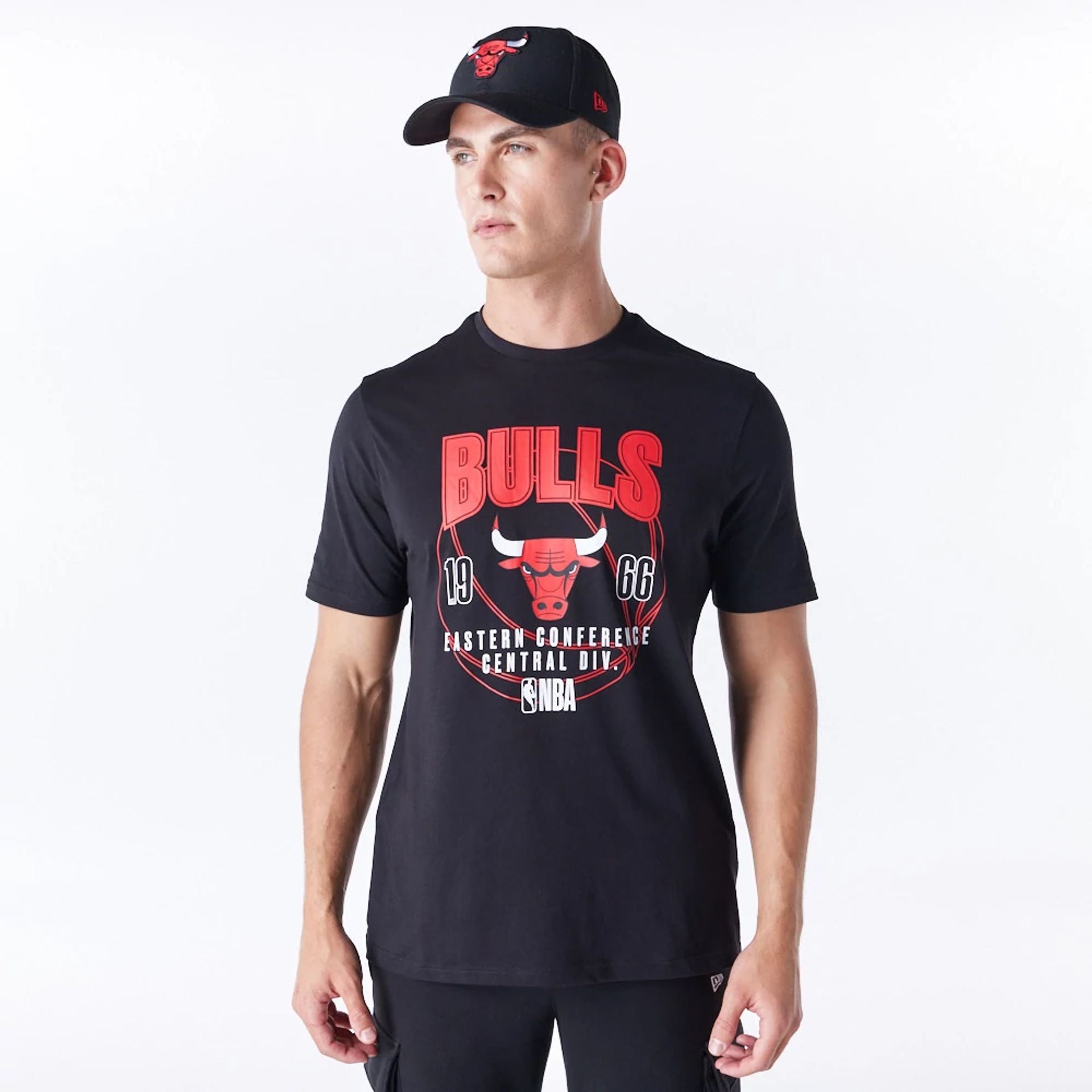 The Male model is wearing Chicago Bulls NBA Wordmark Graphic Black T-Shirt 1