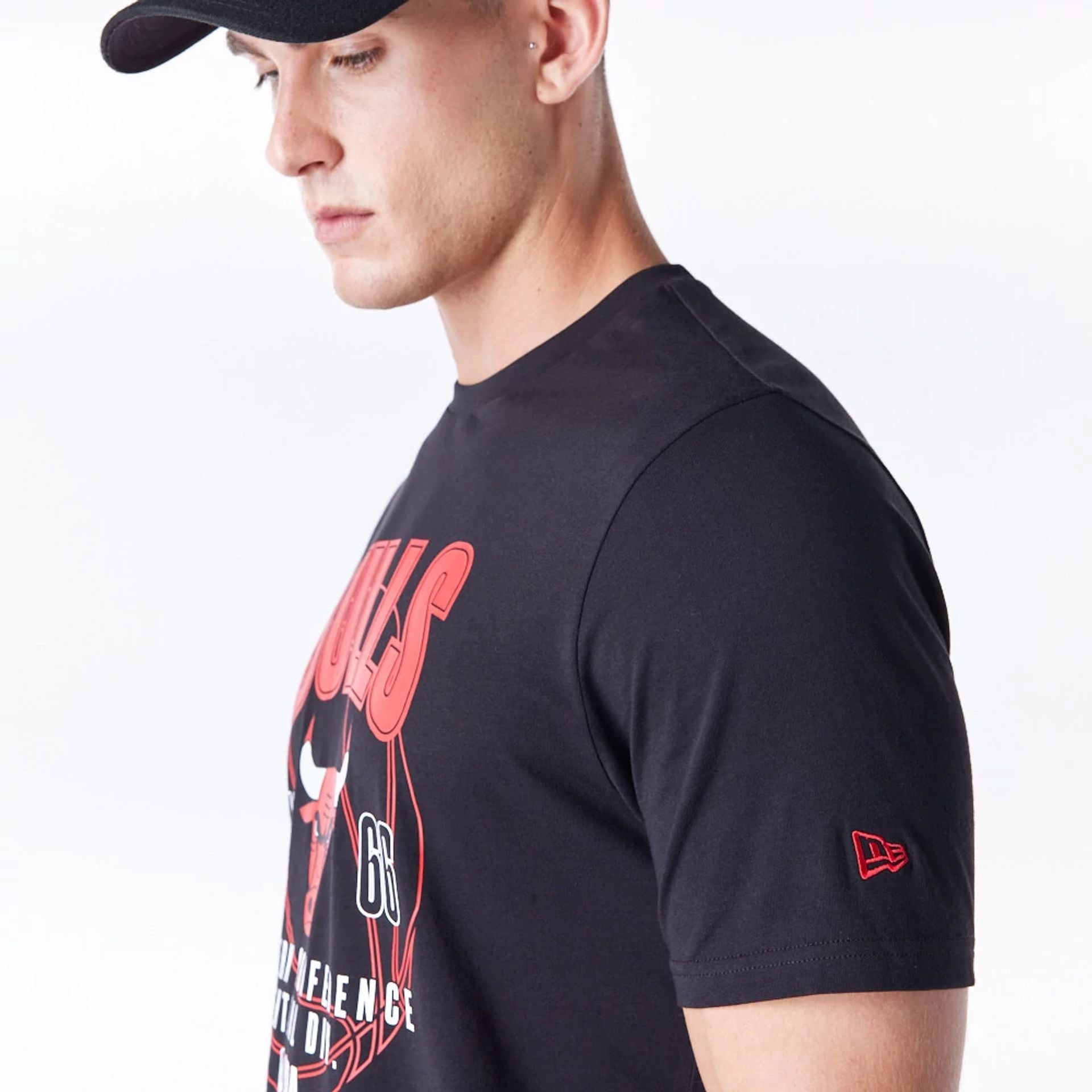 The Male model is wearing Chicago Bulls NBA Wordmark Graphic Black T-Shirt 5