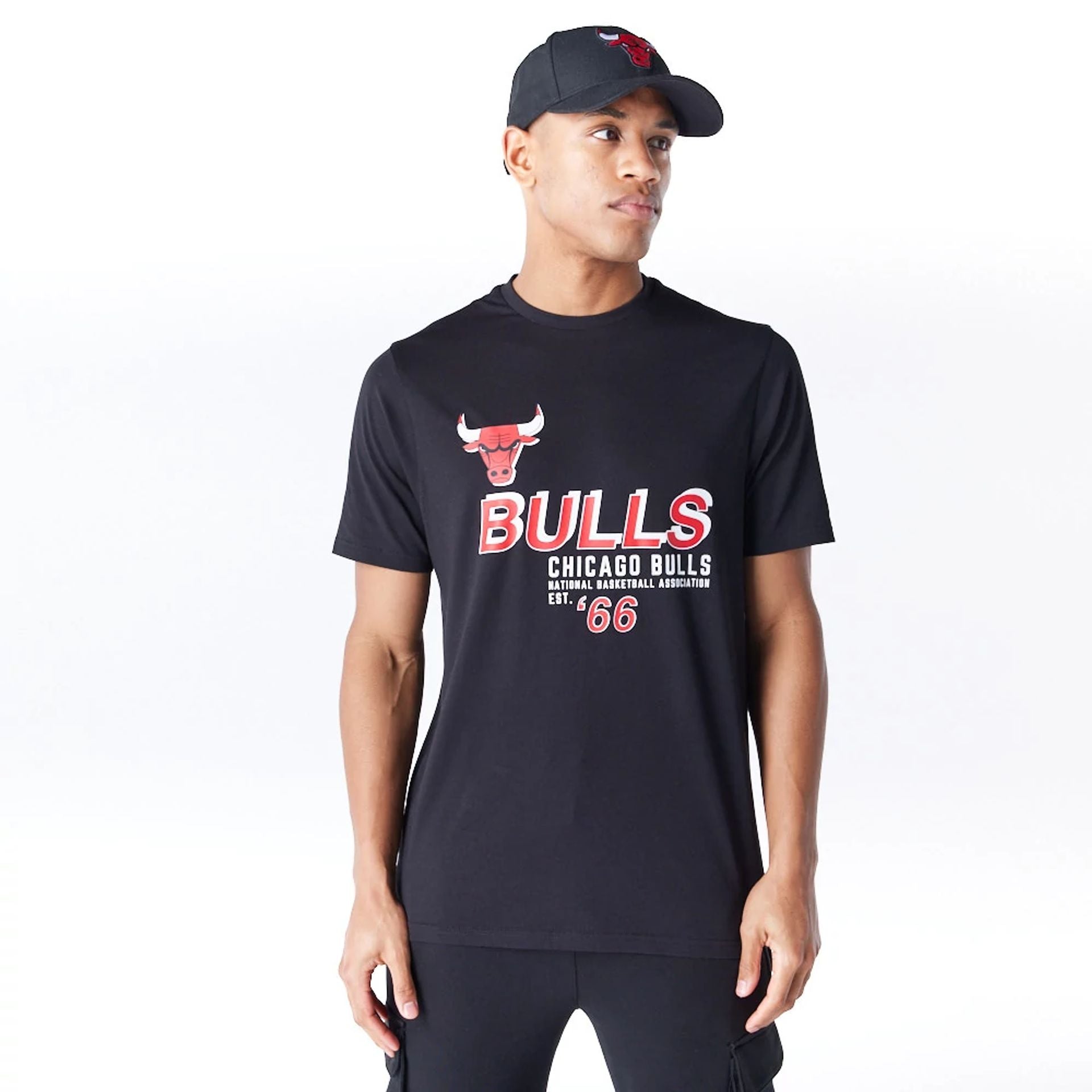 The Male model is wearing Chicago Bulls NBA Graphic Black T-Shirt 1