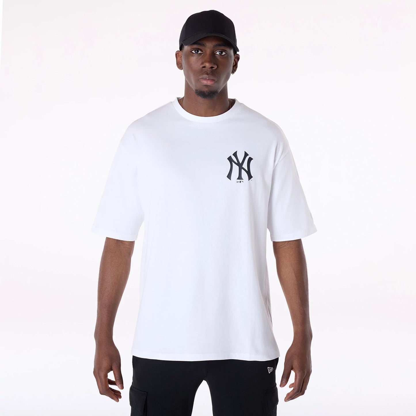 The Male model is wearing New York Yankees MLB Floral Rose Graphic White Oversized T-Shirt 1