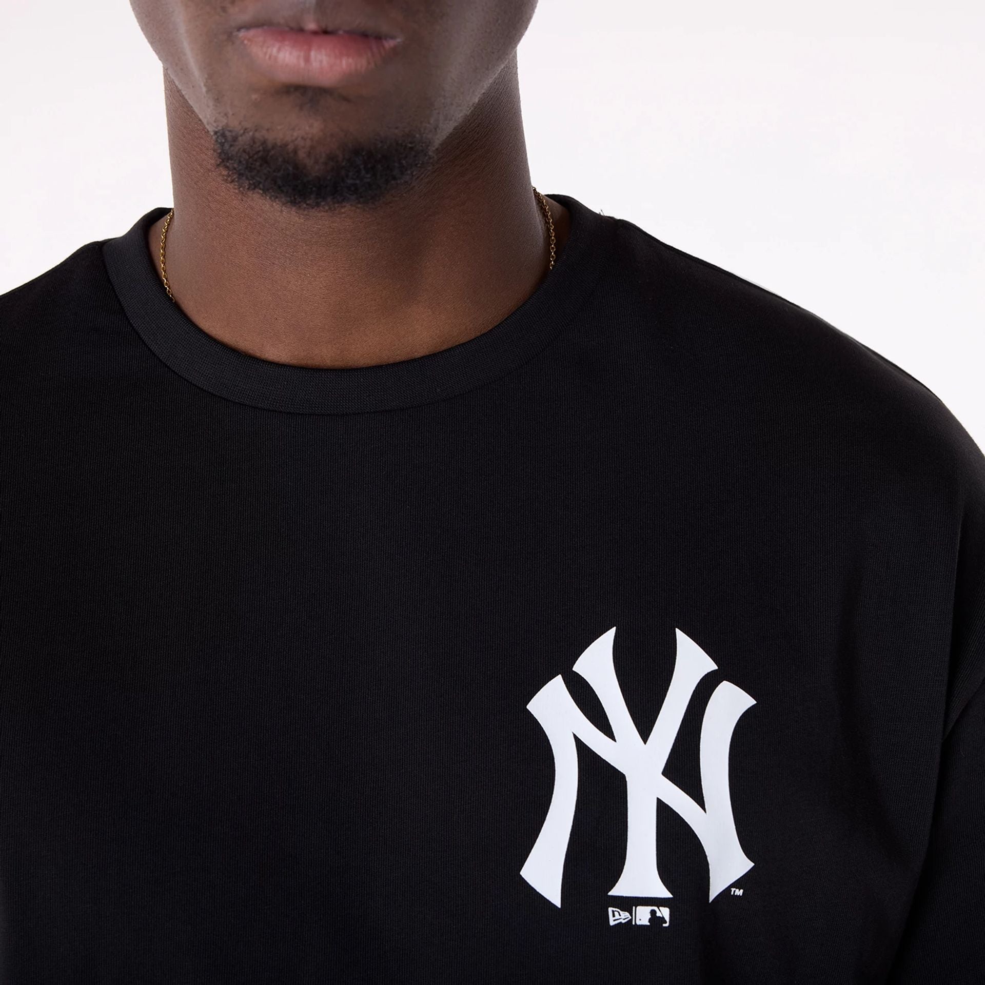 The Male model is wearing New York Yankees MLB Floral Graphic Black Oversized T-Shirt 3