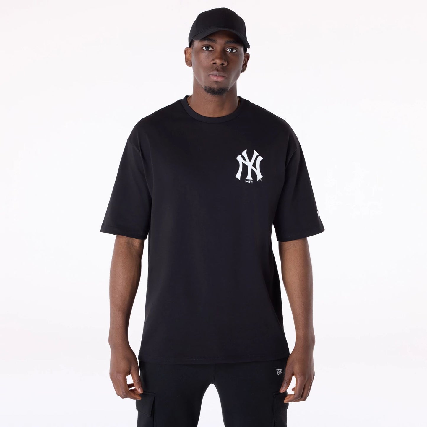 The Male model is wearing New York Yankees MLB Floral Graphic Black Oversized T-Shirt 2