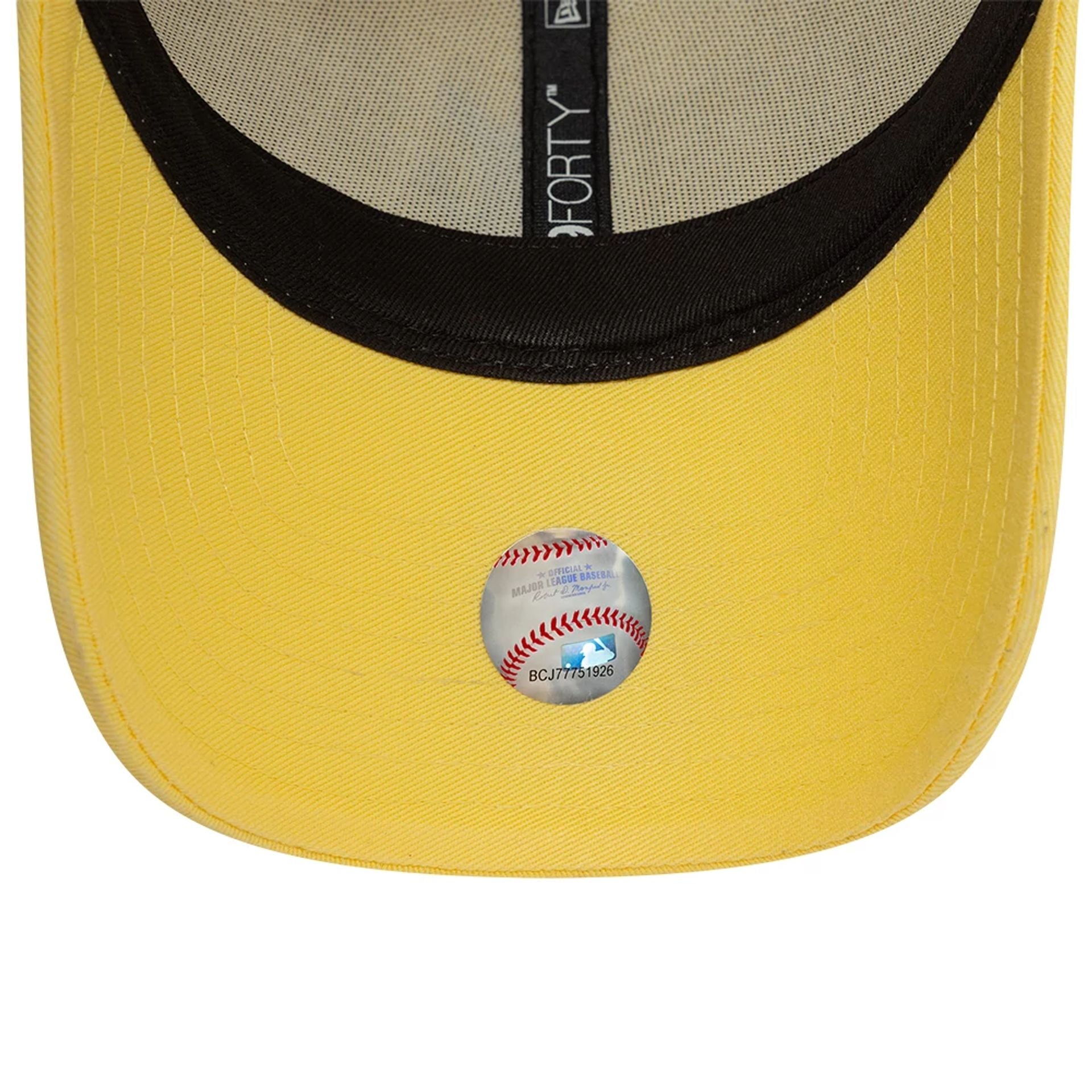 This is a Atlanta Braves MLB Washed Pastel Pastel Yellow 9FORTY Adjustable Cap 2