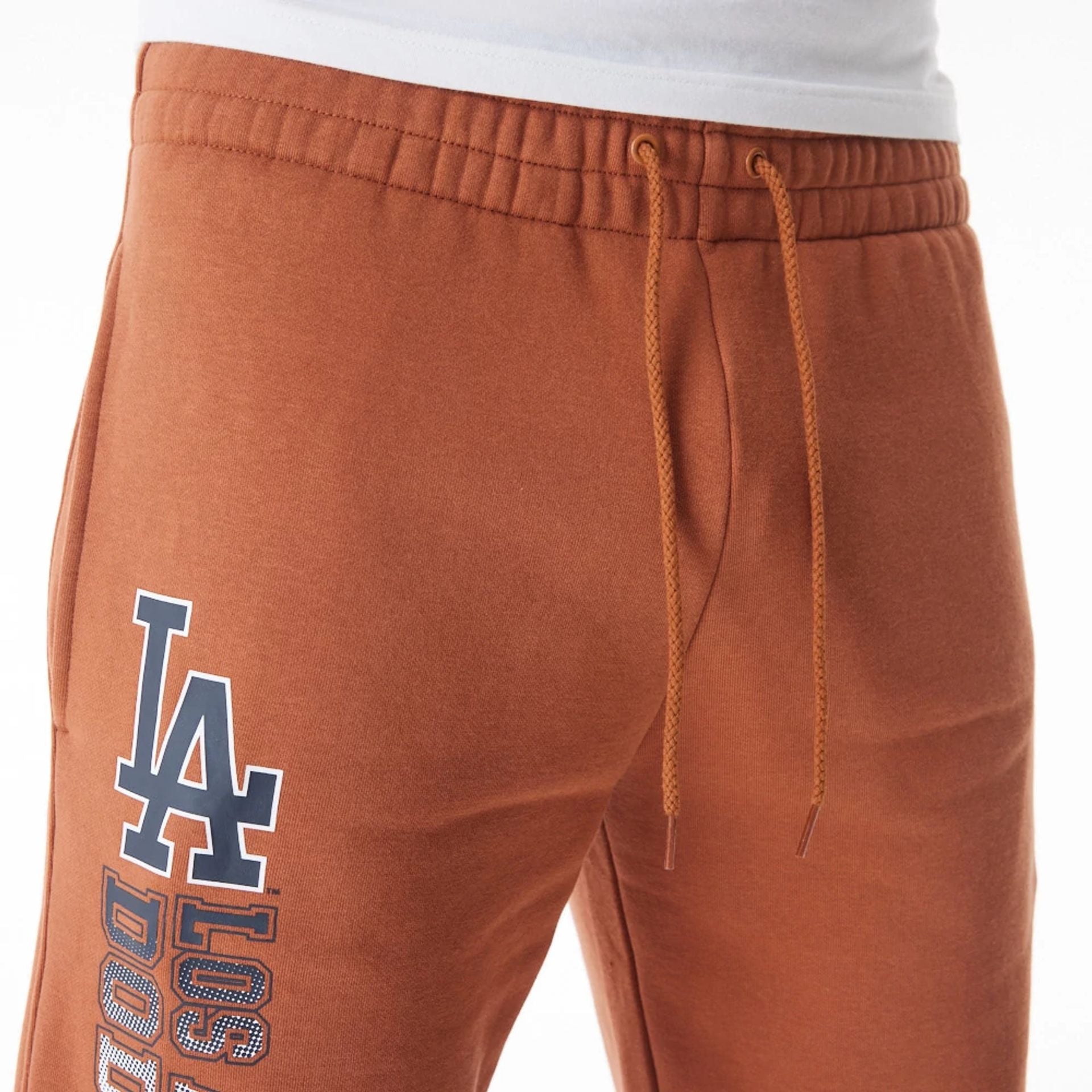 The Male model is wearing LA Dodgers MLB Gradient Graphic Brown Joggers  3