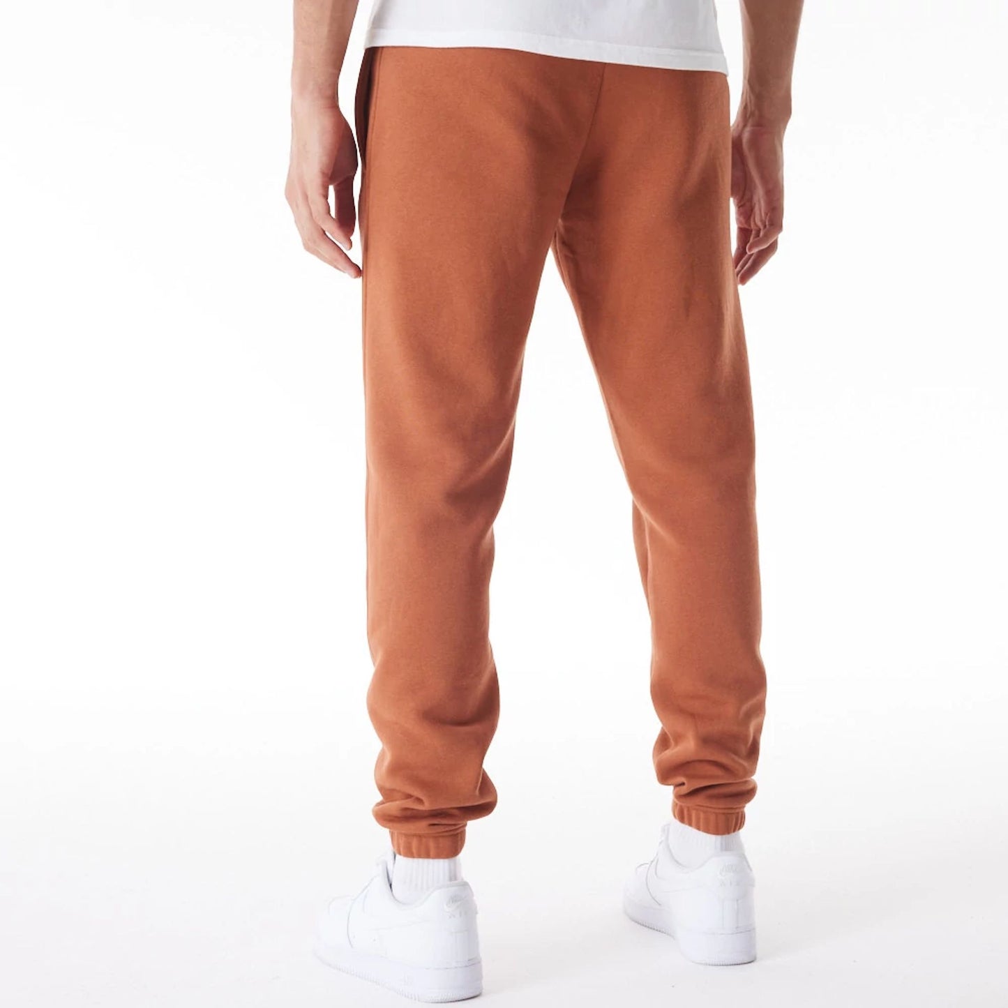 The Male model is wearing LA Dodgers MLB Gradient Graphic Brown Joggers  7