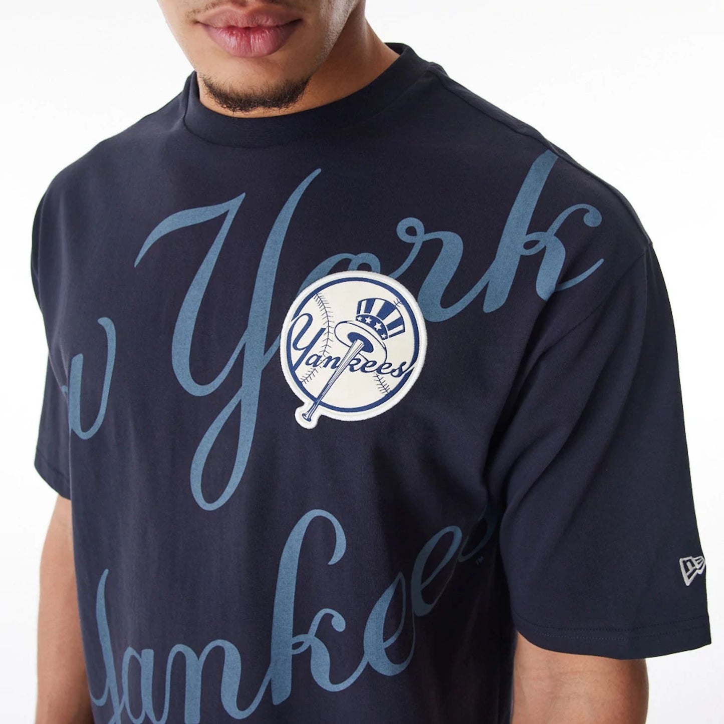 The Male model is wearing New York Yankees MLB Script Graphic Navy Oversized T-Shirt  6