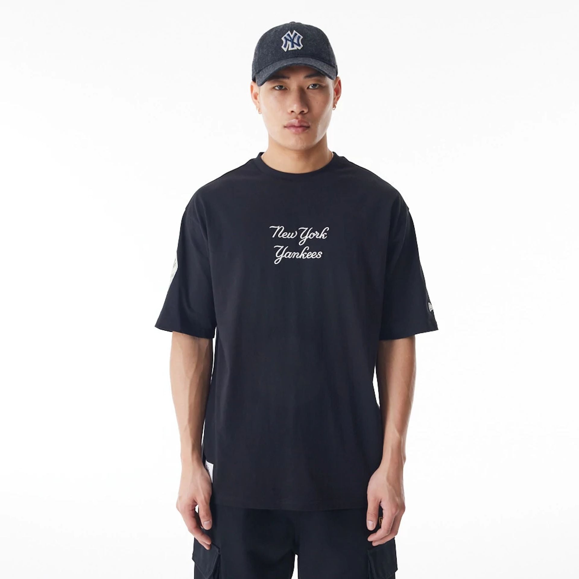 The Male model is wearing New York Yankees MLB Tartan Infill Black Oversized T-Shirt  1