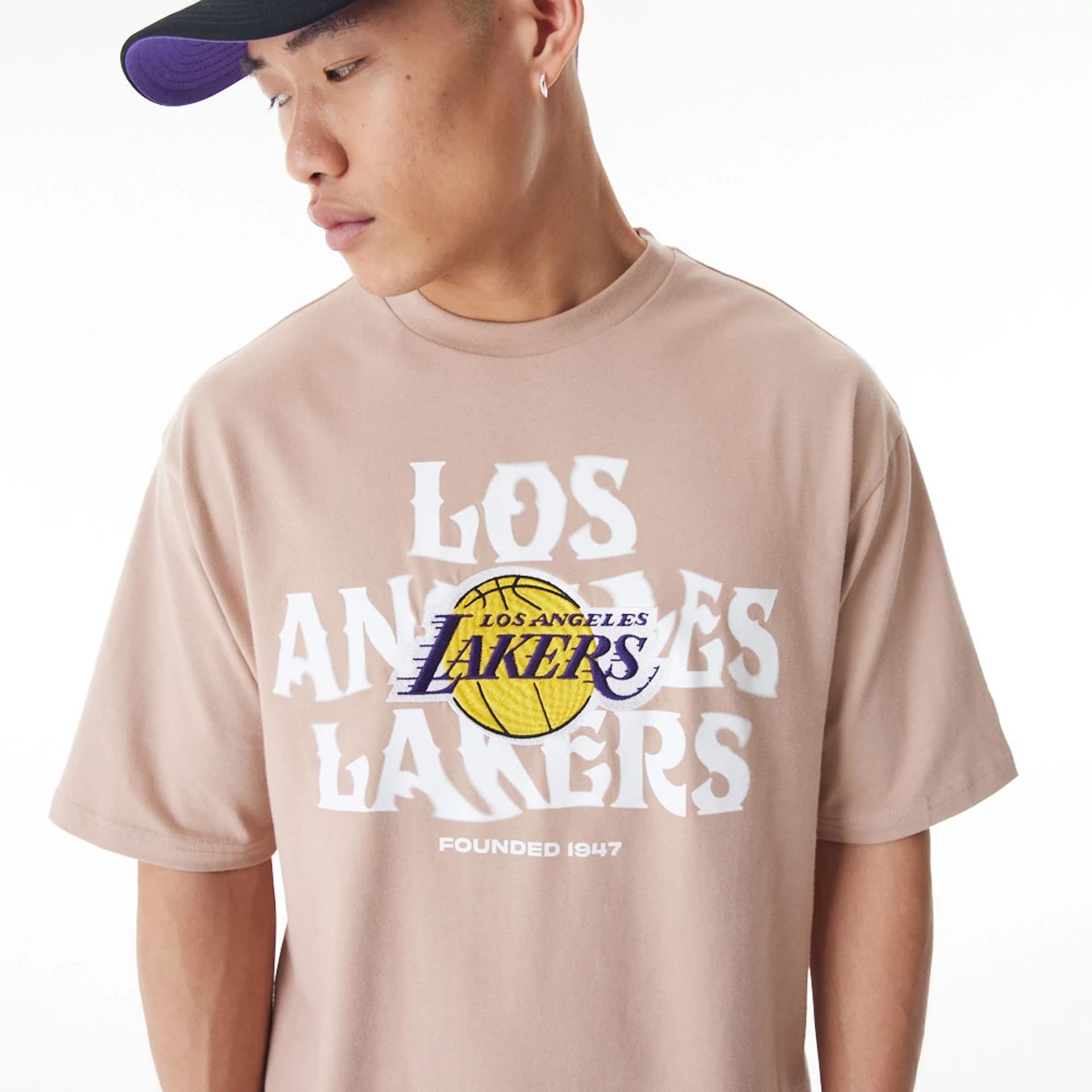 The Male model is wearing LA Lakers NBA Graphic Beige Oversized T-Shirt  8