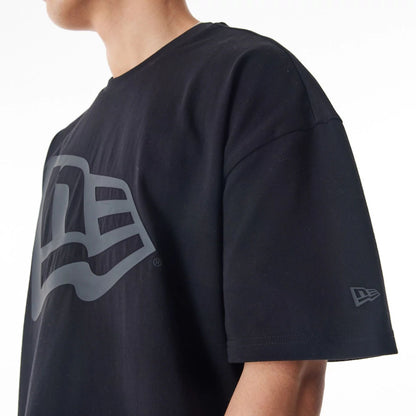 The Male model is wearing  New Era Flag Black Oversized T-Shirt  5