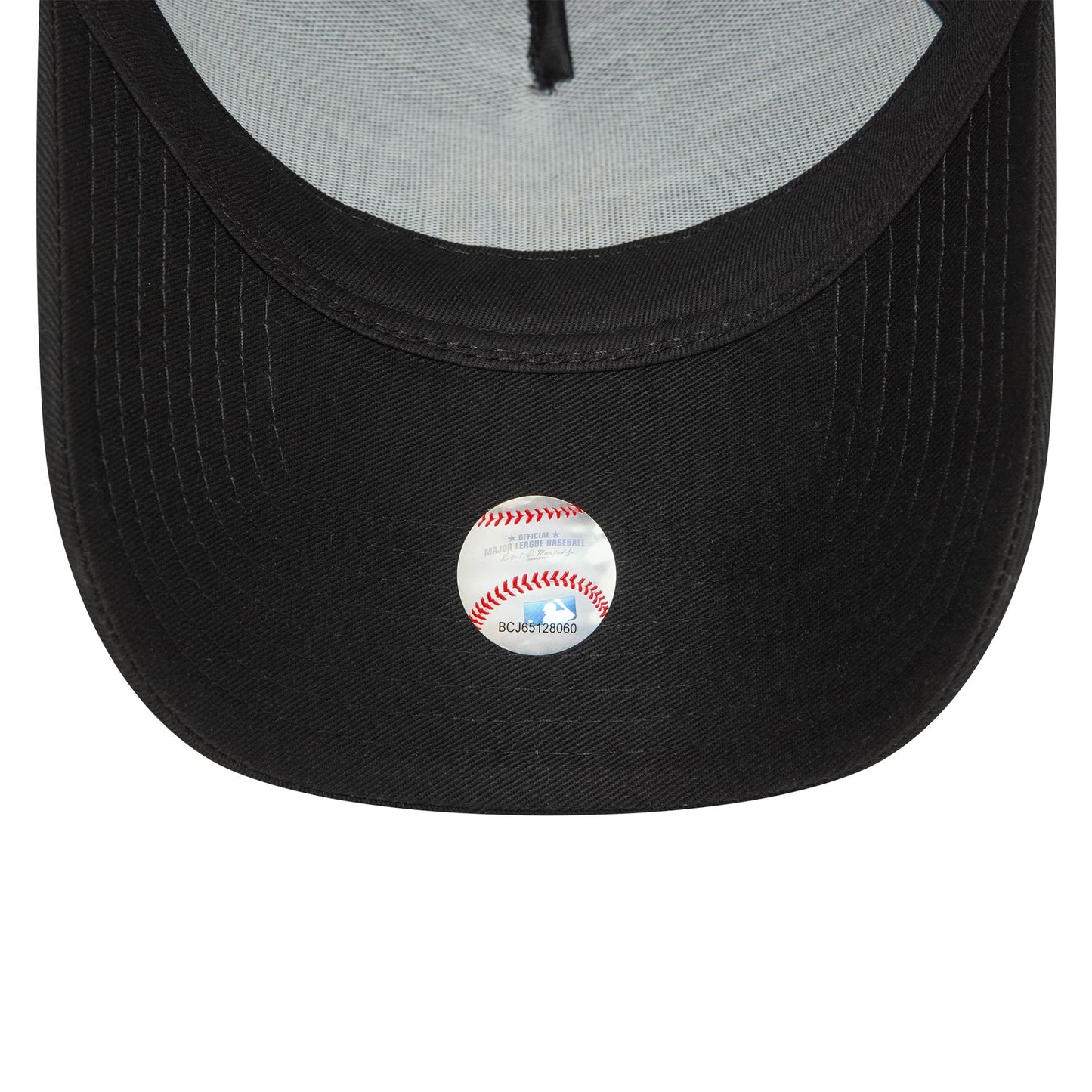 This is a New York Yankees League Essential Black 9FORTY E-Frame Trucker Cap 5