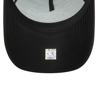 This is a LA Lakers Patch Black 9FORTY E-Frame Cap 6