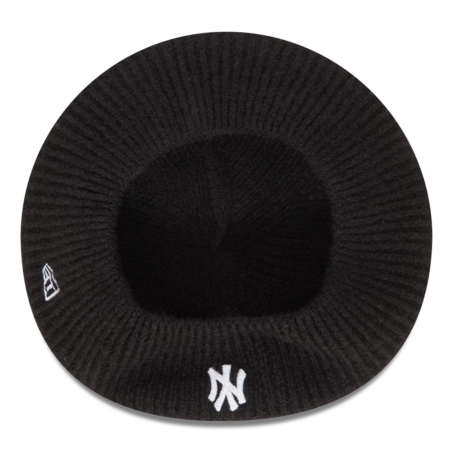 This is a New York Yankees Womens Knitted Black Beret 5