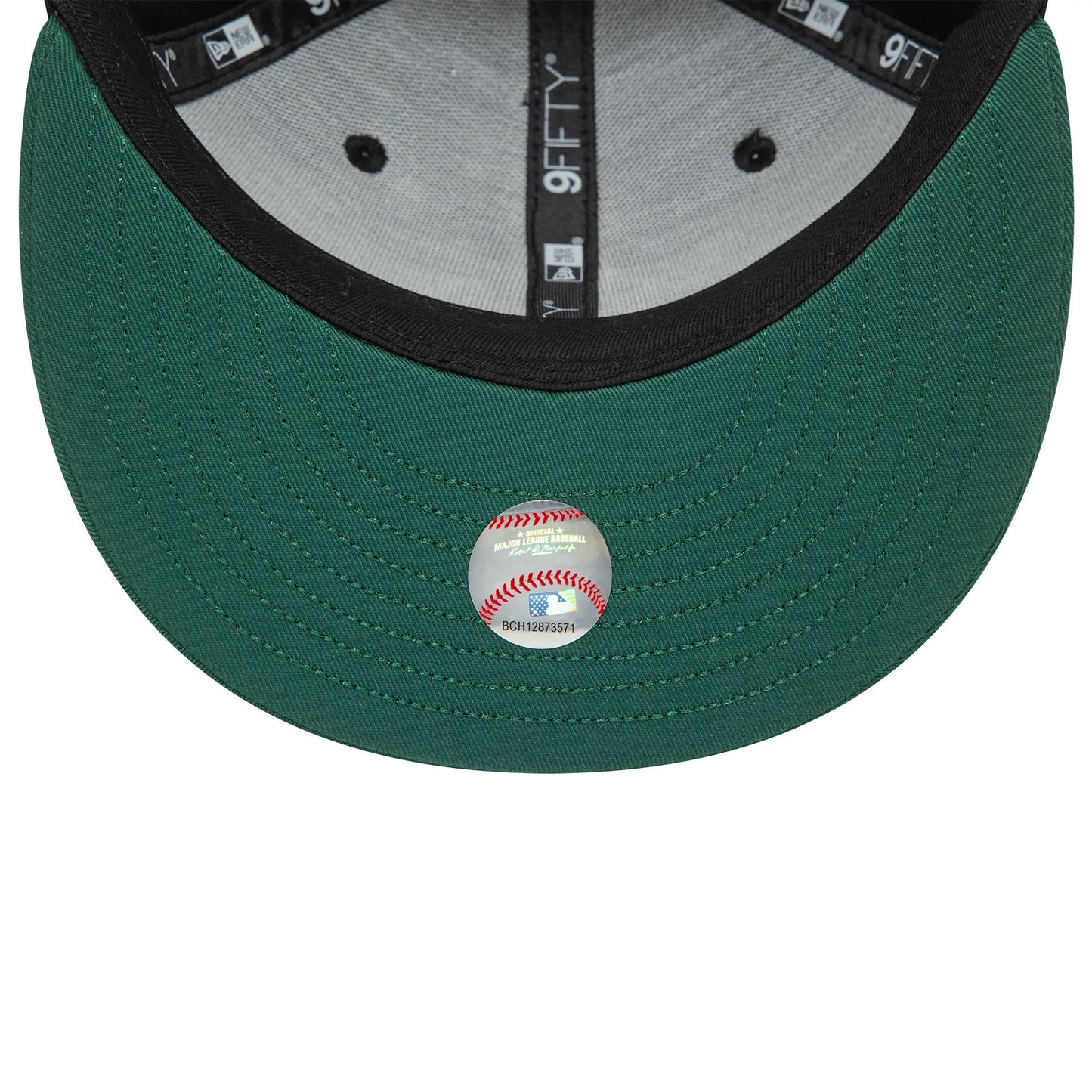 This is a New York Yankees Youth Glow In The Dark Black 9FIFTY Snapback Cap 5