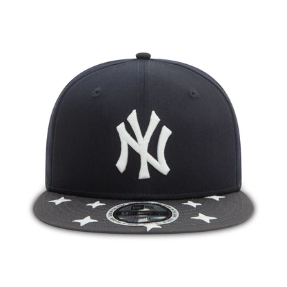 This is a New York Yankees Youth Glow In The Dark Navy 9FIFTY Snapback Cap 2