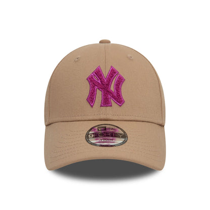 This is a New York Yankees Youth Boucle Beige 9FORTY Adjustable Cap 2